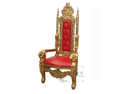 Грандиозный дизайн потрясающего красного стула с невероятной детализацией каждого декоративного элемента в стиле барокко 
