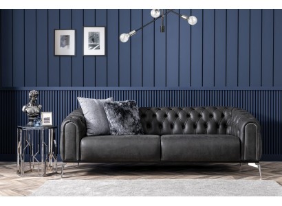 Чёрный и удобный прямой четырёхместный диван в стиле Честерфилд для комфортного отдыха