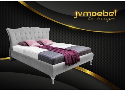 Большая двуспальная кровать в современном европейском дизайне 
