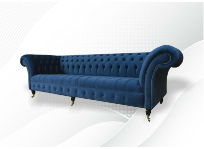 Большой четырехместный синий диван в роскошном Честерфилд