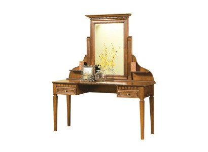 В античном стиле оформлен коричневый консольный столик, изготовленный из натурального дерева