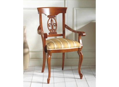 Классический деревянный стул в итальянском стиле