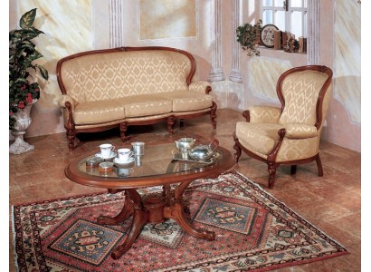 Классический диван с креслом и кофейным столиком