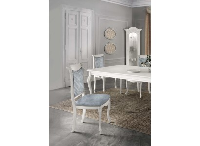 Дизайнерский классический стул в белом цвете и с мягкой серой обивкой