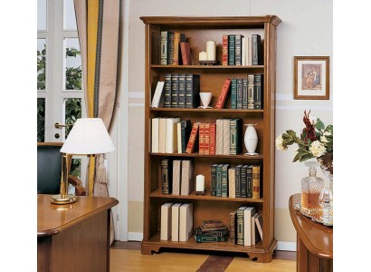 Книжный шкаф выполненный из дерева в итальянском стиле