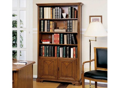 Книжный шкаф выполненный из дерева в классическом стиле