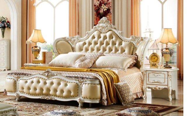 Безупречная бежевая кровать Честерфилд в роскошном дизайне 