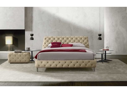 Роскошная двуспальная кровать белого цвета от Честерфилд 