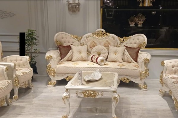  Классический роскошный 3-местный диван светло-кремового оттенка в стиле Барокко