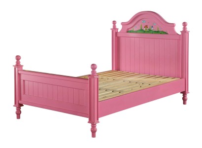 Роскошная розовая кровать в классическом стиле с фигурными элементами