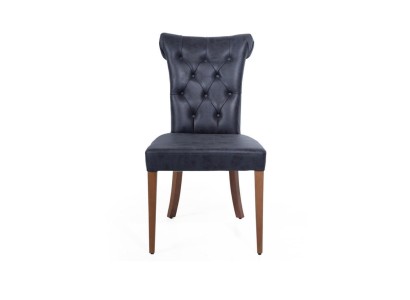 Большой стул синего цвета из крепкого дерева и мягкого материала
