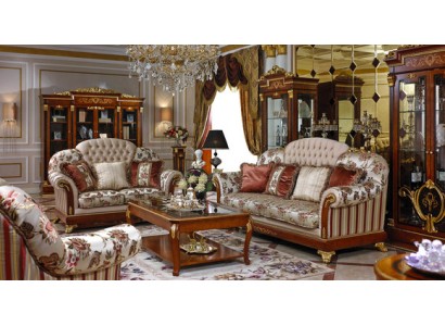 Большой 3-х местный диван с оригинальным дизайном в сочетании с стилем барокко