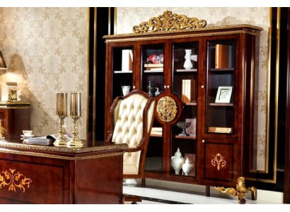 Антикварный книжный шкаф с особым дизайном для вашего дома
