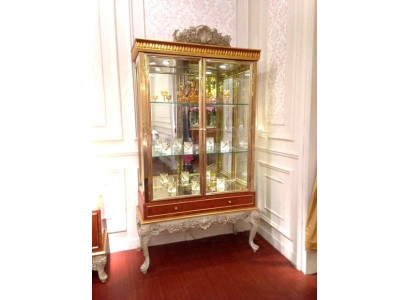 Антикварная классическая витрина в стиле барокко из самых лучших материалов