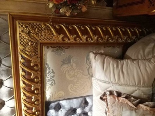Антикварная классическая кровать из материалов высшего качества в стиле барокко