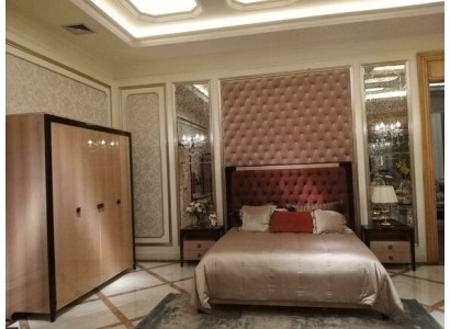 Бархатная аристократичная кровать в классическом исполнении для вашей спальни