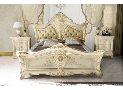 Дизайнерская кровать в классическом стиле барокко выполнен из натурального дерево 