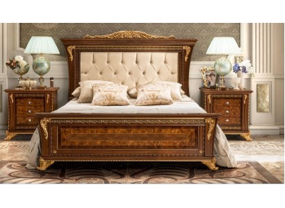 Дизайнерская двуспальная кровать из цельного дерева в классическом стиле 