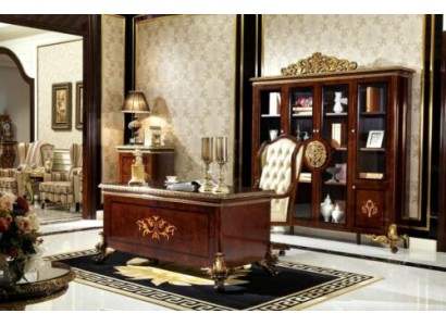 Величественный письменный стол с резными элементами и золотыми вставками станет ярким предметом в Вашем интерьере