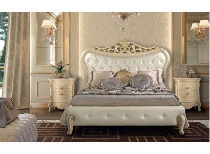 Дизайнерская роскошная двуспальная кровать выполнена из высококачественного дерева в итальянском стиле
