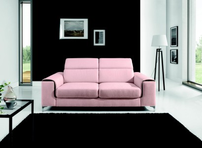 Ein respektables modernes und komfortables 2-Sitzer-Sofa in stilvoller rosa Farbe