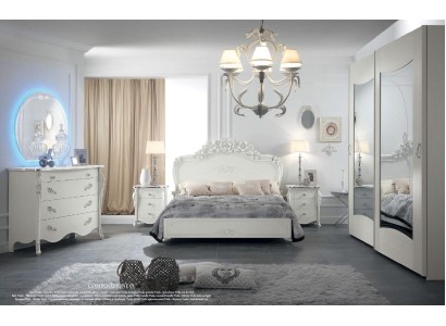 Двуспальная деревянная роскошная кровать в классическом стиле от итальянского производителя 