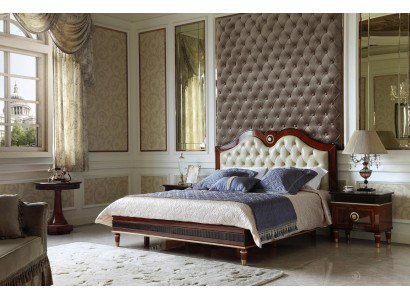 Дизайнерская кровать в классическом стиле из массива дерево от производителей мебели Европы