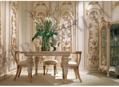 Роскошный белый обеденный стол и четыре стула в классическом стиле