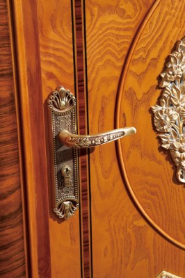 2-х дверная витрина в классическом стиле Барокко изготовлен из 100% массива дерево