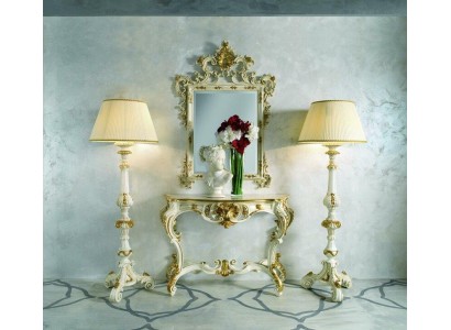 В эксклюзивный итальянский набор из 4 предметов входят консоль с зеркалом и 2 напольные лампы 