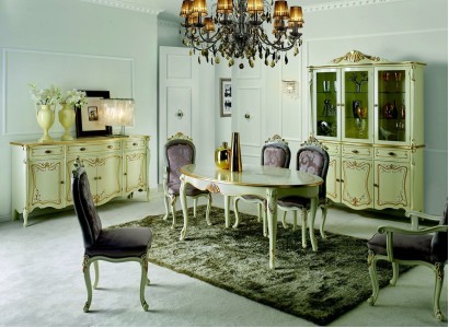 Итальянский комплект для столовой из 6 предметов декорирован резьбой ручной работы и золотой патиной